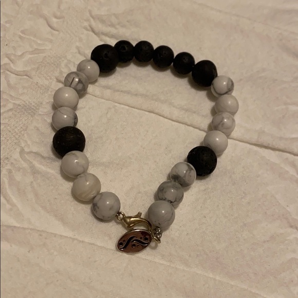 Lava rock bracelet - Picture 1 of 4